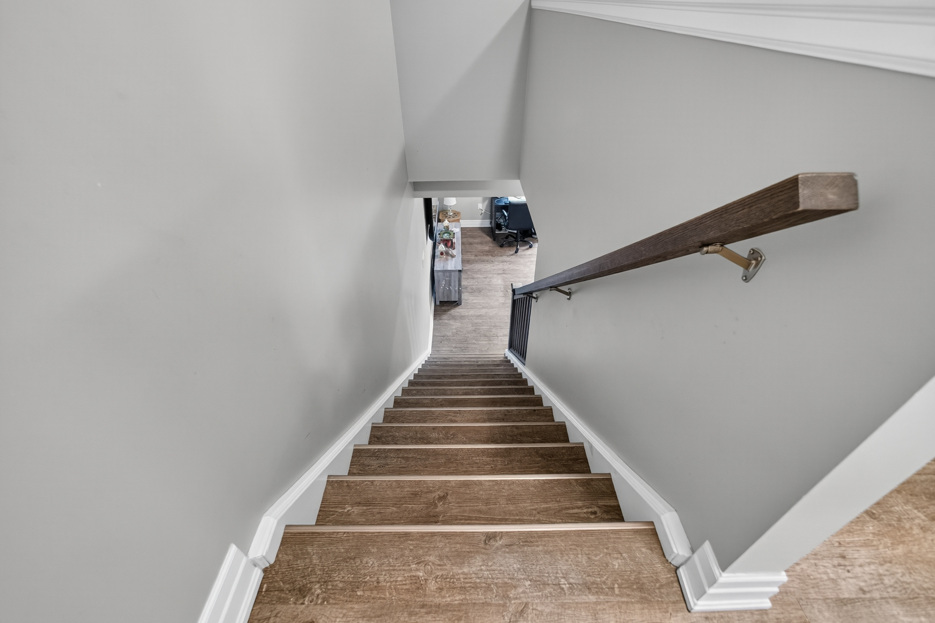 Finished basement recreation room